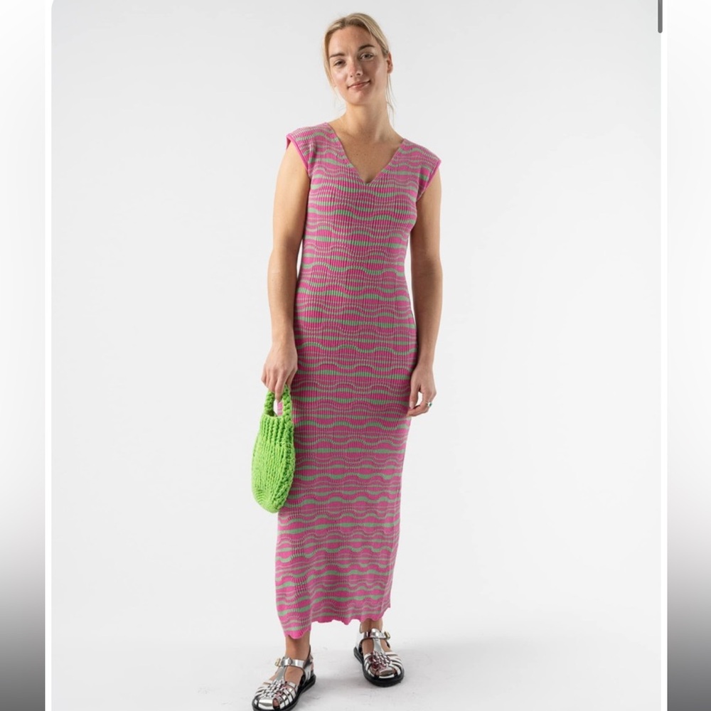 Mozhdeh Matin  WAVY MIDI DRESS IN FUSCHIA/GREEN
